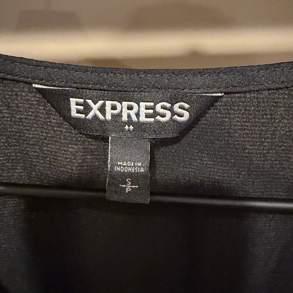 Express Black Top - Picture 2 of 3